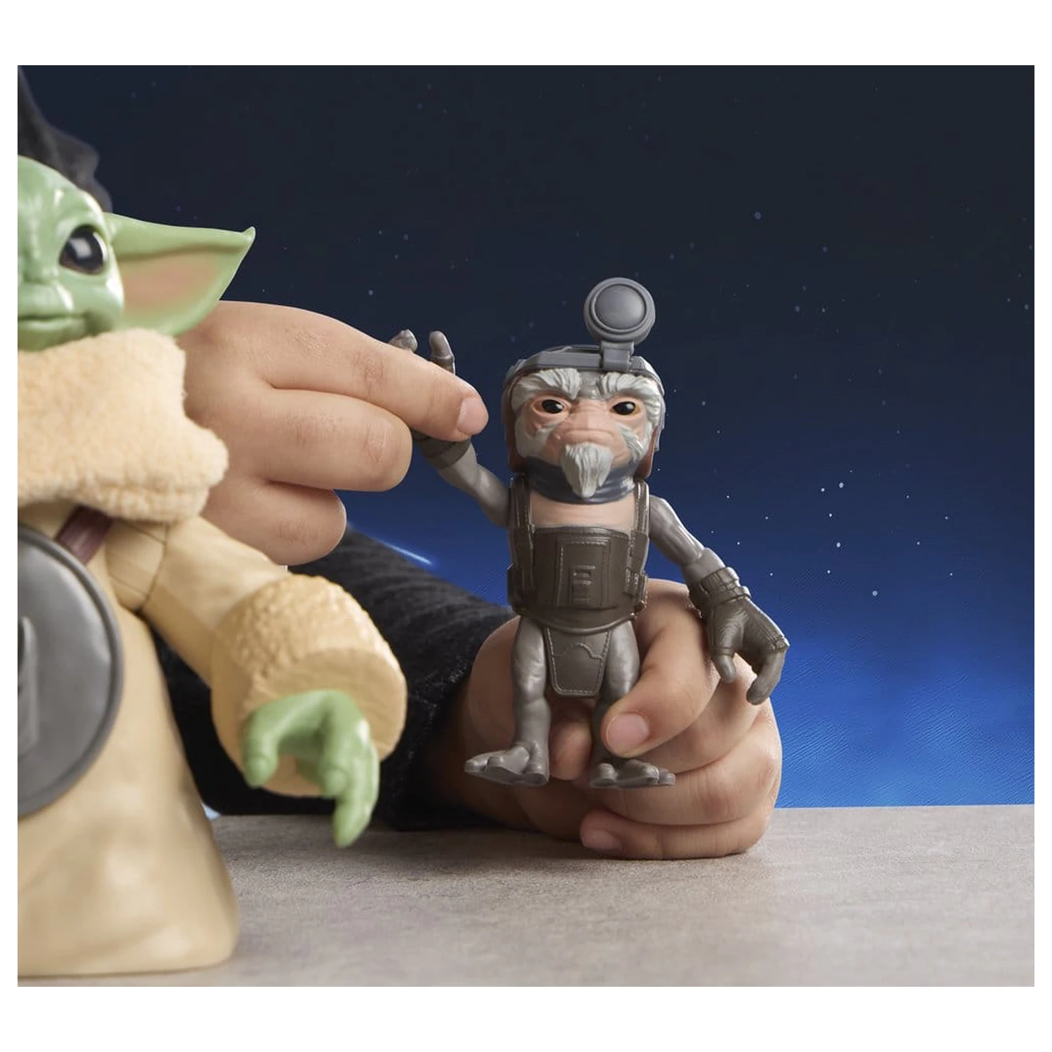 Star Wars: The Mandalorian & Grogu Elektroniczna Figurka Akcji Huggin' Grogu & Anzellan 17 cm zdjęcie produktu