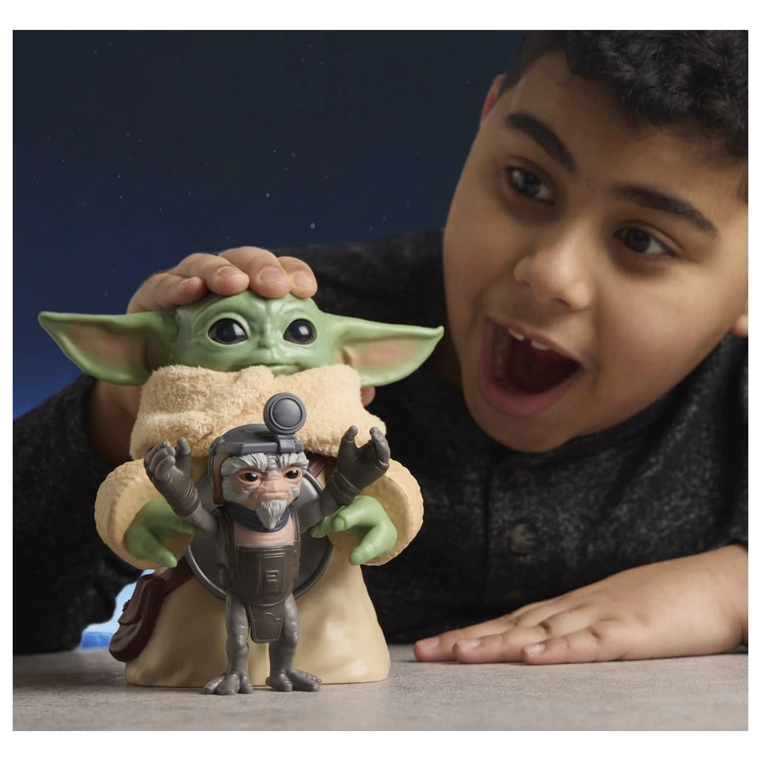 Star Wars: The Mandalorian & Grogu Elektroniczna Figurka Akcji Huggin' Grogu & Anzellan 17 cm zdjęcie produktu