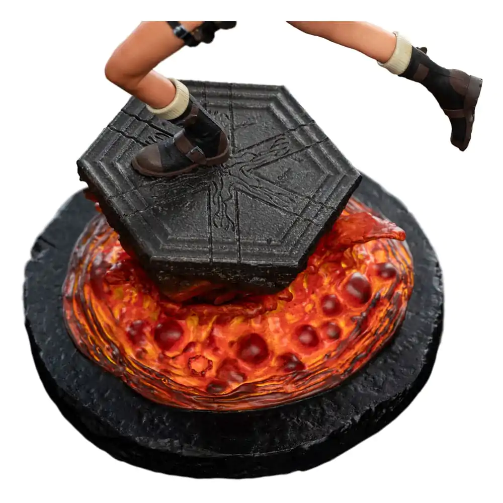 Statua Tomb Raider Mini Lara Croft: The Sanctuary of Flame 18 cm zdjęcie produktu