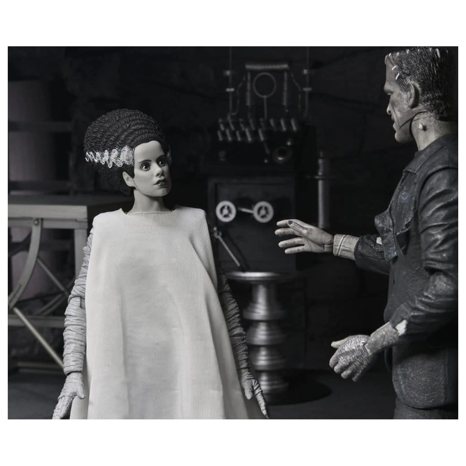 Universal Monsters 2-pak figurek Bride of Frankenstein 90th Anniversary The Monster & His Mate (B&W) 18 cm zdjęcie produktu