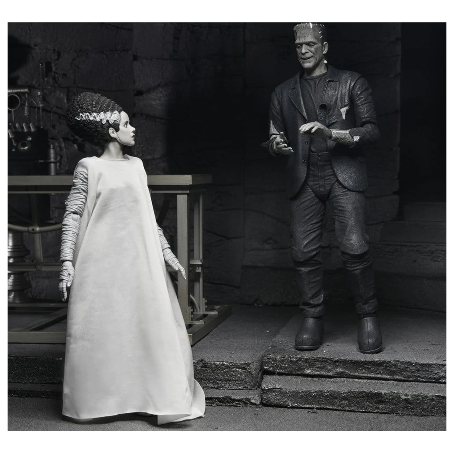 Universal Monsters 2-pak figurek Bride of Frankenstein 90th Anniversary The Monster & His Mate (B&W) 18 cm zdjęcie produktu