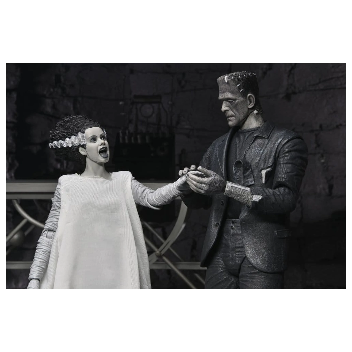 Universal Monsters 2-pak figurek Bride of Frankenstein 90th Anniversary The Monster & His Mate (B&W) 18 cm zdjęcie produktu