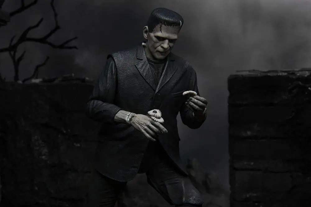 Universal Monsters Action Figure Ultimate Frankenstein's Monster (Czarno-biały) Figurka Akcji 18 cm zdjęcie produktu