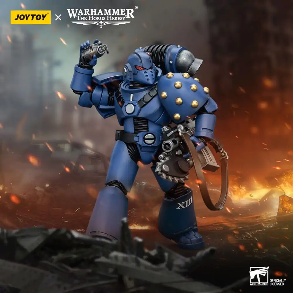 Warhammer The Horus Heresy Figurka Akcji 1/18 Ultramarines MK VI Tactical Squad Legionista z Bolterem i Piłą Łańcuchową 12 cm zdjęcie produktu