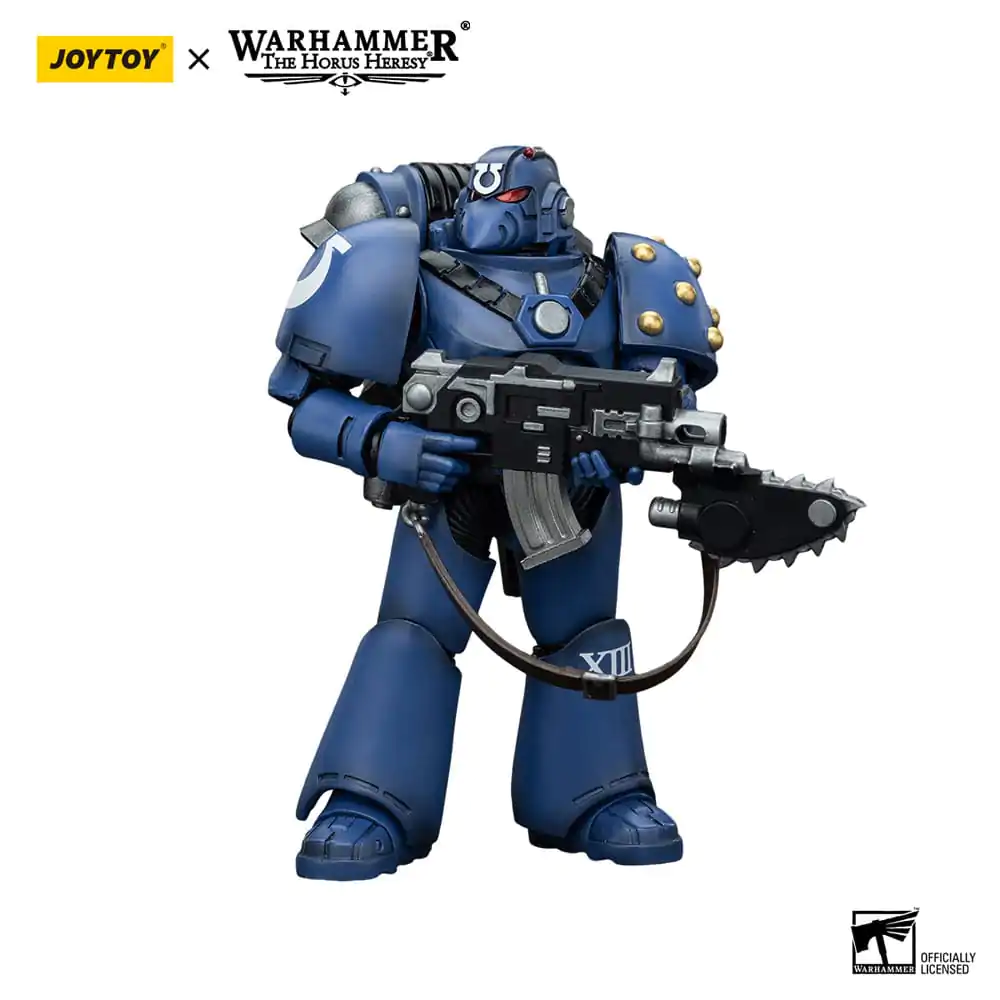 Warhammer The Horus Heresy Figurka Akcji 1/18 Ultramarines MK VI Tactical Squad Legionista z Bolterem i Piłą Łańcuchową 12 cm zdjęcie produktu